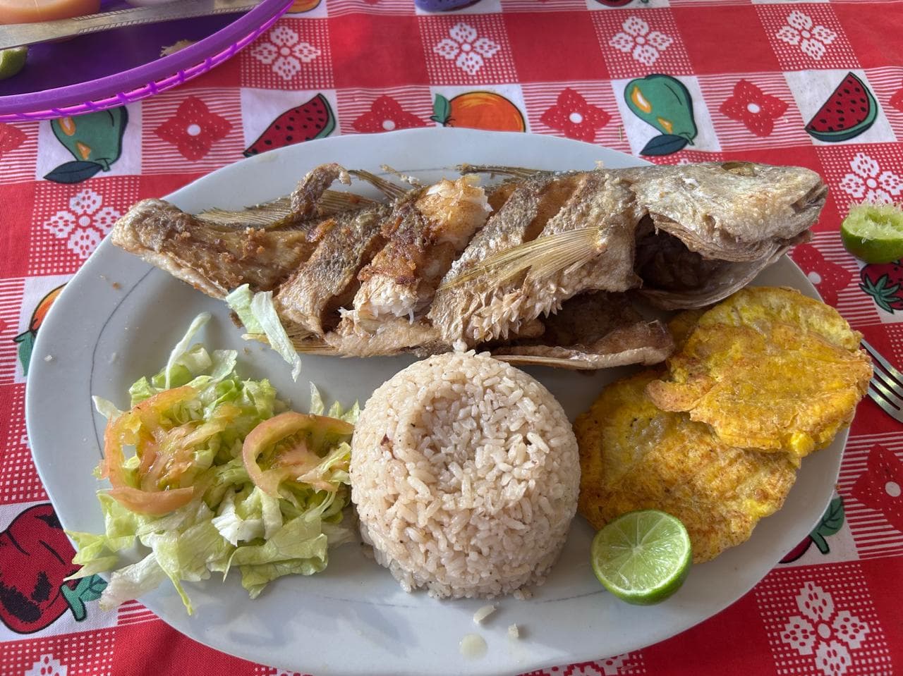 Pescado frito tipico de la costa caribe colombiana